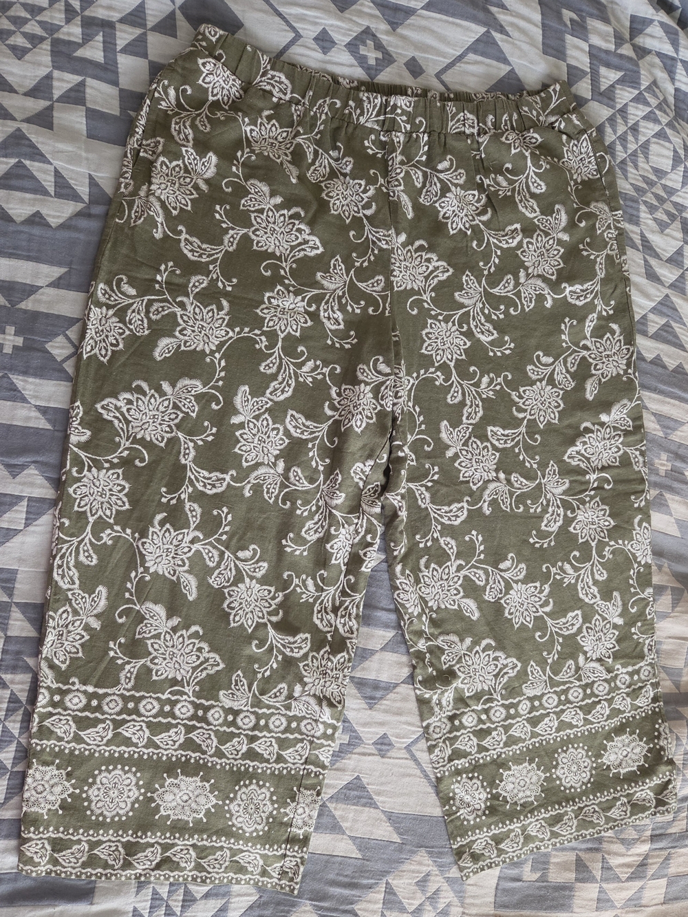 Susan Graver Ladies Olive/Ivory Wide-leg Capris X-Large